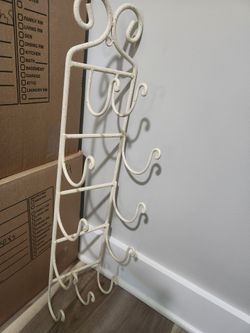 Towel rack for bathroom wall