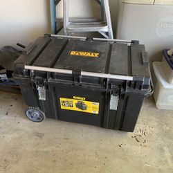Dewalt 62 Gallon Tough Chest 