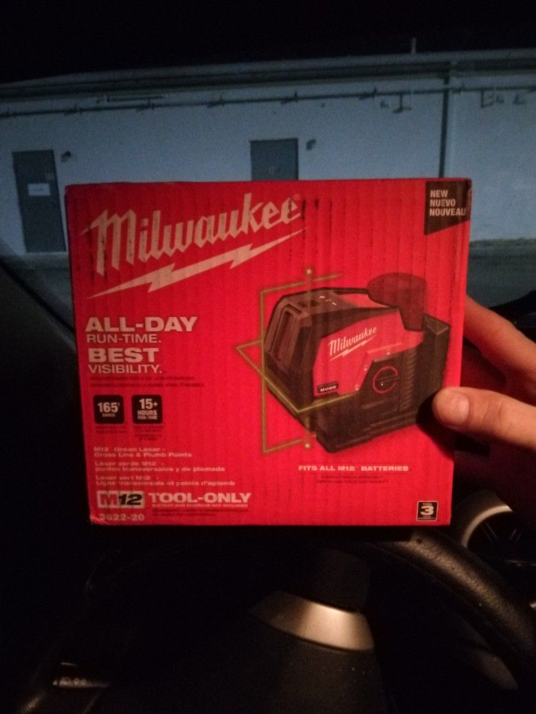 MILWAUKEE M12 GREEN LASER- CROSS LINE AND PLUMB  POINTS