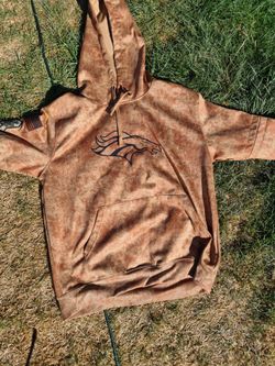 Denver Broncos Nike Salute to Service brown camouflage pullover hoodie.