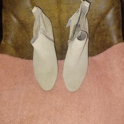 White Mountain Boots Size  8