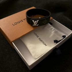 Lv Bracelet 