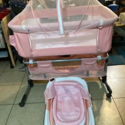 Baby Bassinet And Baby Bathtub 