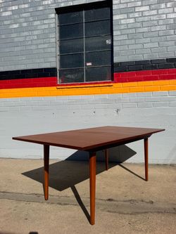 Authentic Mid-Century Modern George Nelson for Herman Miller Walnut Extension Dining Table