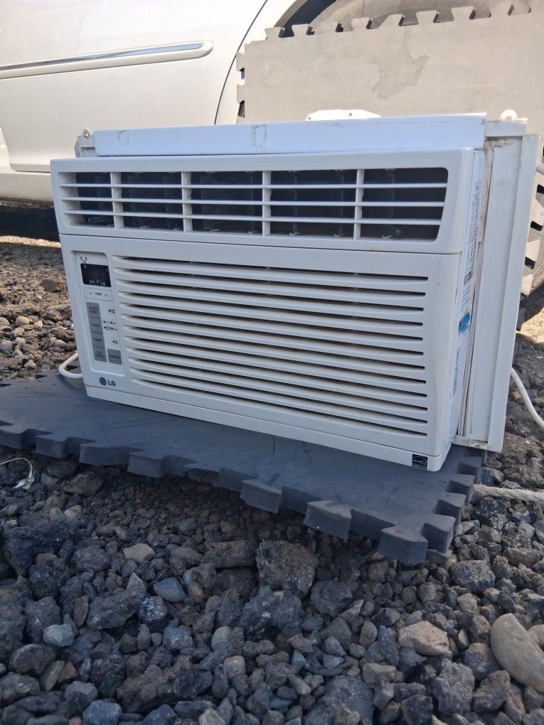 LG window AC $40