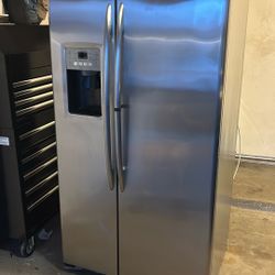 Side By side Refrigerator GE Profile 