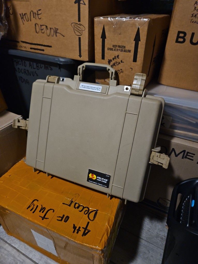 Pelican Case  1495 Case Great Condition. Combo Lock Air Tight Retail 200+