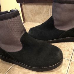 UGG BOOTS SIZE 14