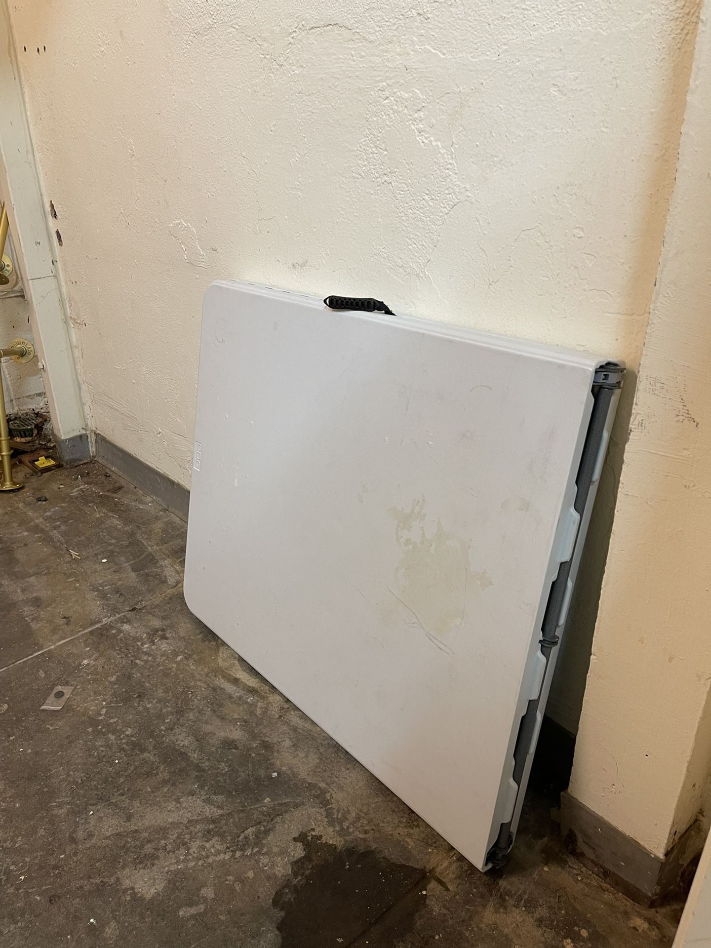 6 Foot Folding Table