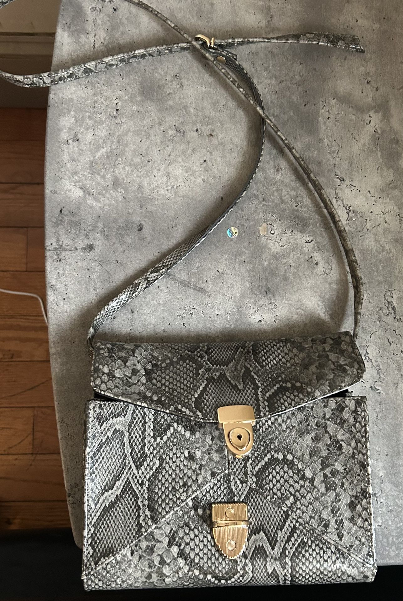Women’s Purse ASKING FOR $10