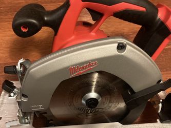 M18 18-Volt Lithium-Ion Cordless 6-1/2 in. Circular Saw (Tool-Only) by Milwaukee