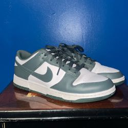 Nike Mens Dunk Low Retro Shoes