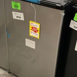 Frigidaire ❄️Mini Fridge ❄️FFPA  UM YF