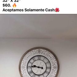 Clock De Pared $45. Esta Nuevo . Solo Cash