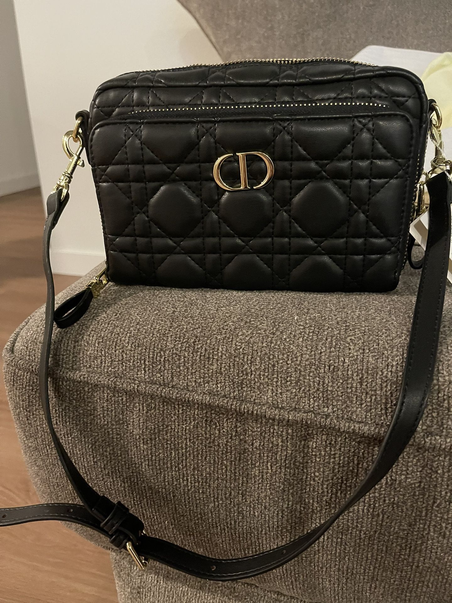 New Carolina Herrera Tote Bag for Sale in Redmond, WA - OfferUp