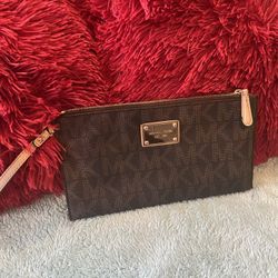 Michael Kors Wristlet 