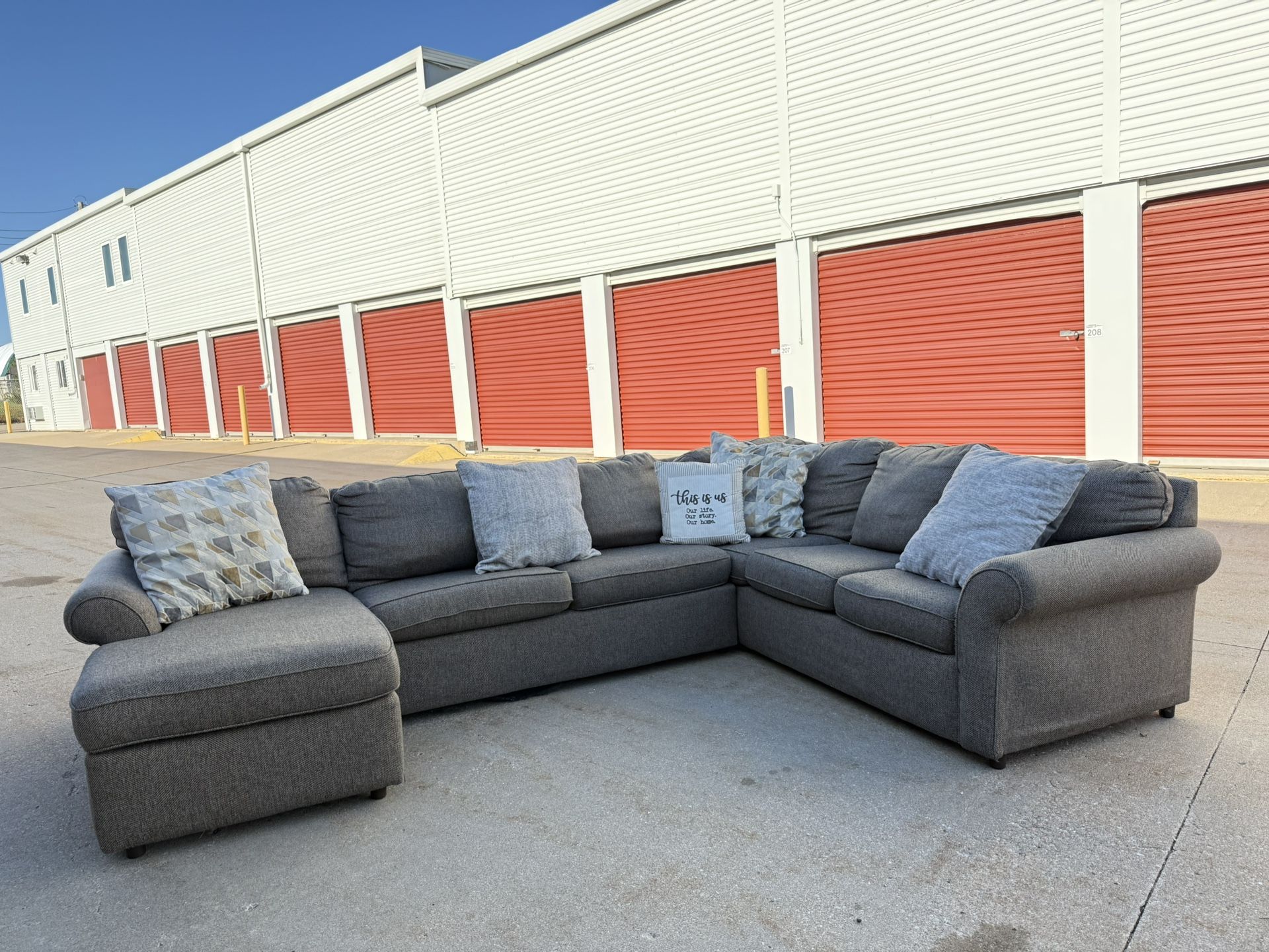 Delivery Available πππ Awesome 3 Piece Sectional