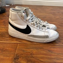 Nike Blazers Size 4.5 Boys