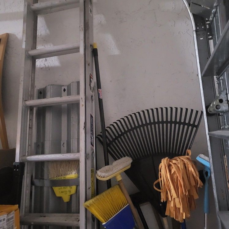 STURDY Ladder 16 Ft... Louisville Brand!