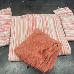 King.   Set.  Blanket.    4 Pieces 