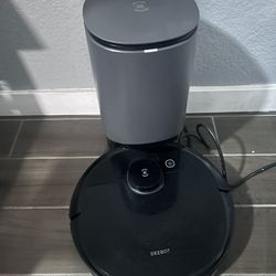 Robot: Vacuums & Mops