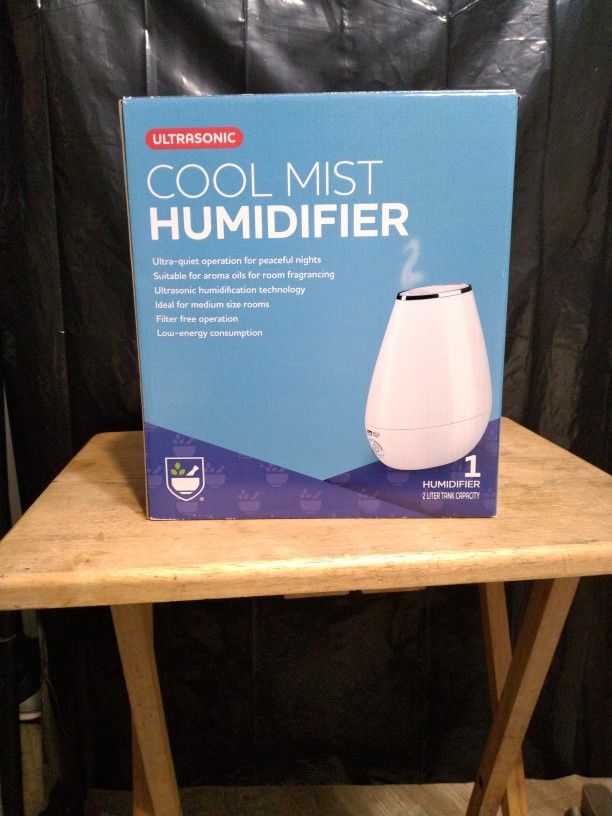 Ultrasonic 2 Liter Tank Cool Mist Humidifier.