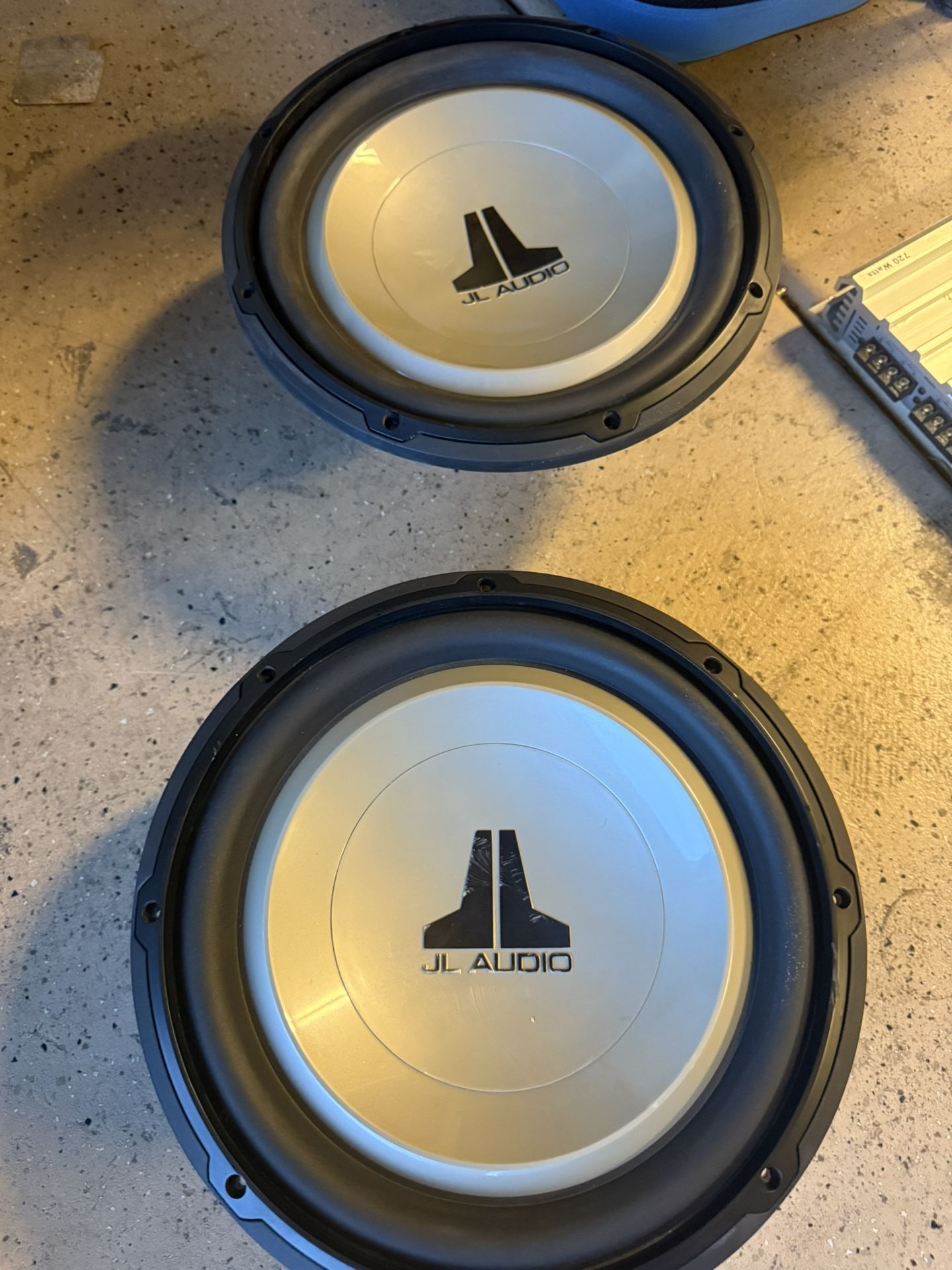 Set of 2 speakers 12 w1 v2’s no box.