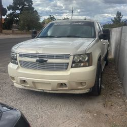 08 Chevy Avalanche 