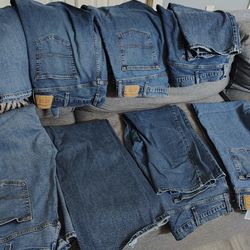 Practically brand new Classic Levi Strauss Signature jeans. (selling all 8 pairs together)