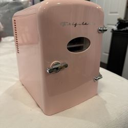 Frigidaire mini Fridge (pastel pink) 