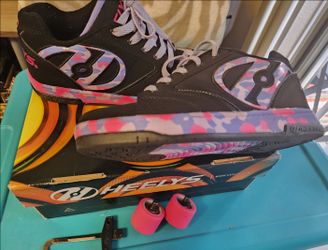 Youth size 5 Heelys