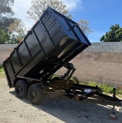 Scissor lift dump trailer