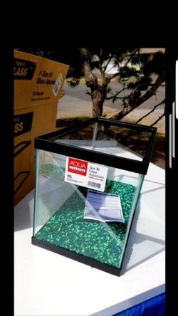 Aquarium with aquarium gravel