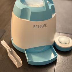 Petgeek Treat Dispenser With Button