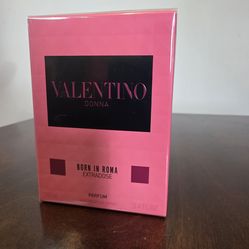 Valentino Donna Born in roma