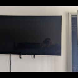 TLC TV 44" With Remote Control.