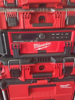Milwaukee M18 Packout radio