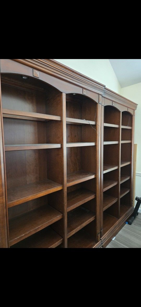 2 Free Bookshelves