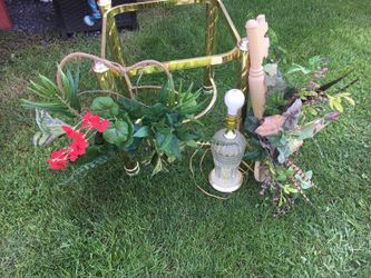 2 flowers- lamp- end table