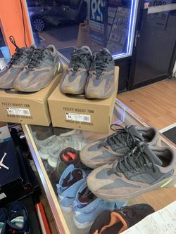 Adidas Yeezy Boost 700 Muave 3 size available 11 , 11-5 and 9 all A+ stock