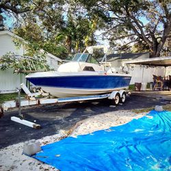 1988 Chaparral 20 Foot fishing boat