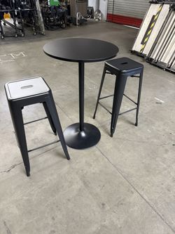 Bar Round And Stools
