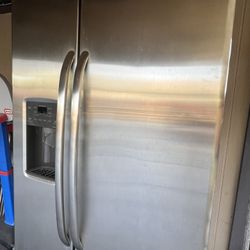 GE Appliances Fridge