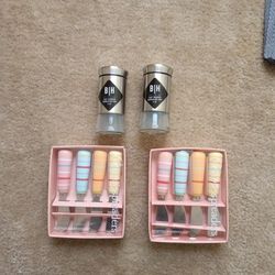 Spreader Set And Salt & Pepper Shakers 