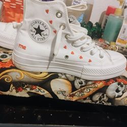 Woman 7 1/2 Chuck Taylor All Stars 
