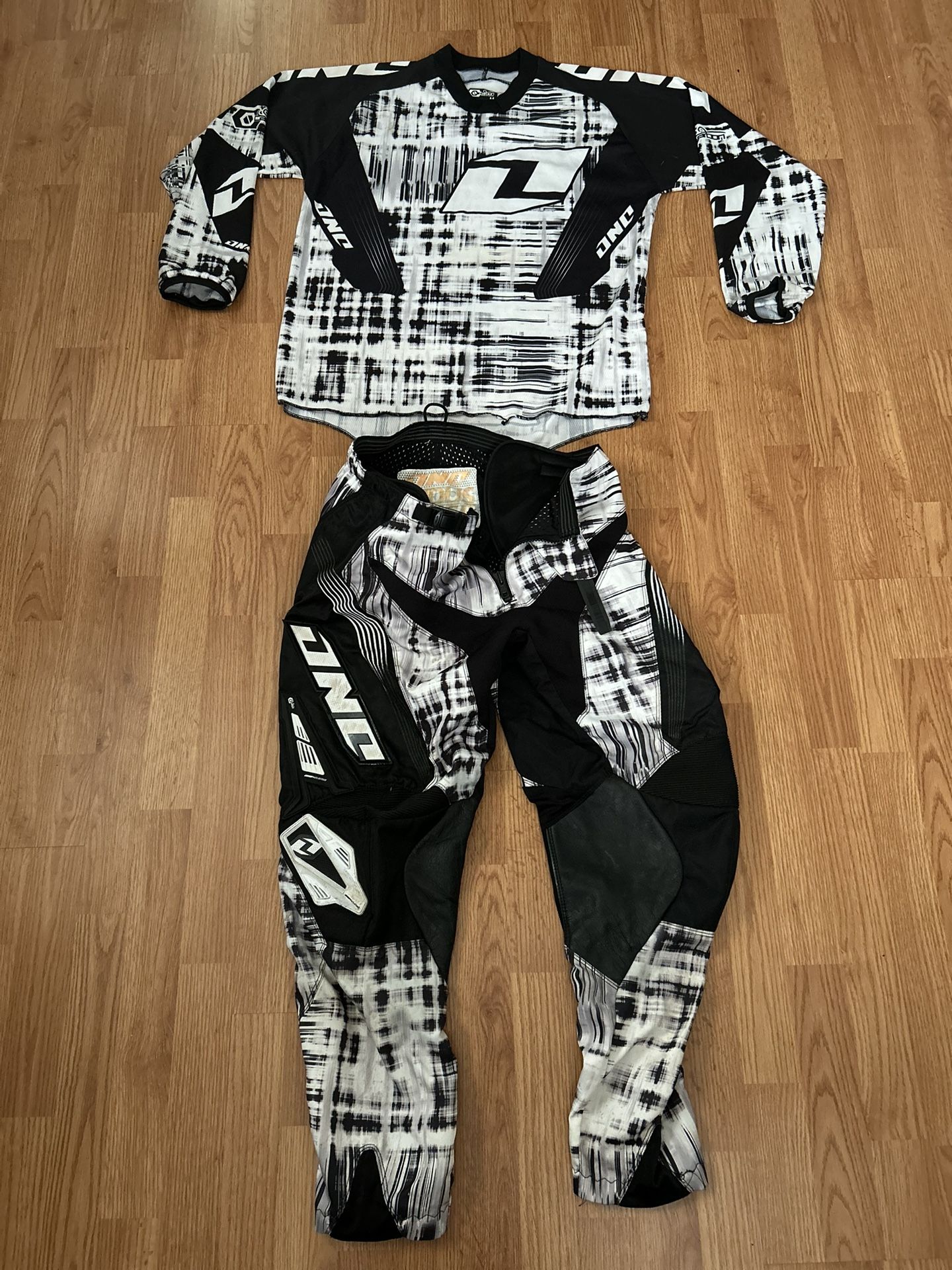 Dirt Bike / ATV Pants & Shirt - One Industries Carbon Series 2.0 Pants Size 34 & Shirt Size Medium