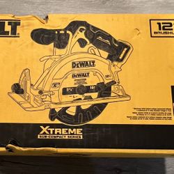 DEWALT 20V MAX Cordless Brushless 7-1/4 in. Sidewinder Style Circular Saw with FLEXVOLT ADVANTAGE (Tool Only)