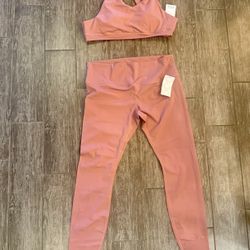 NWT size 2XL Sports Bra And Leggings Set