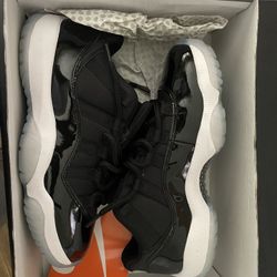 Jordan 11 Low Space Jam Size 8