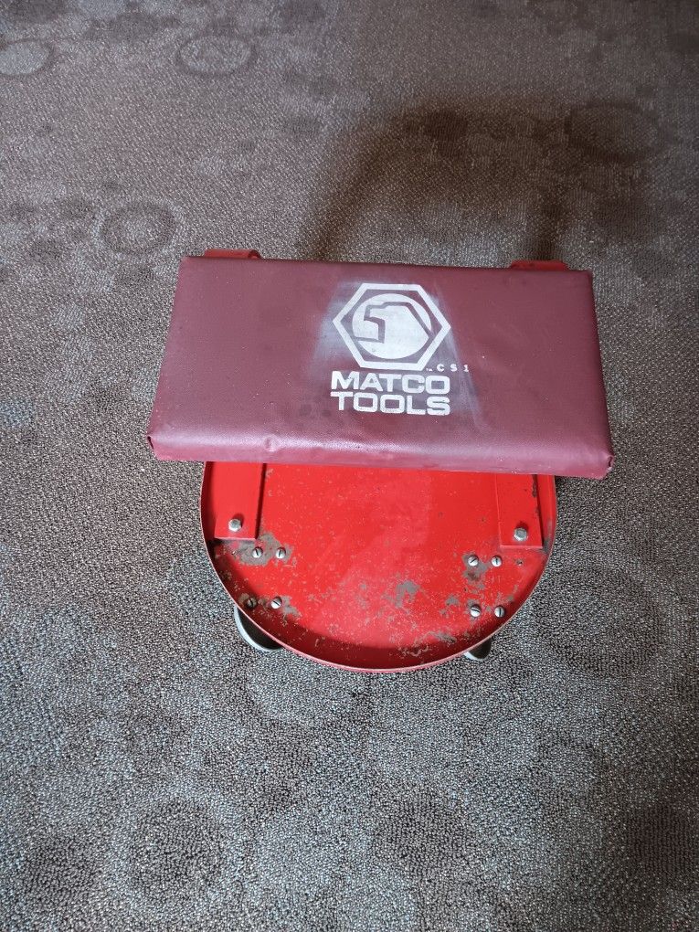MATCO tool chair on metal wheels works great